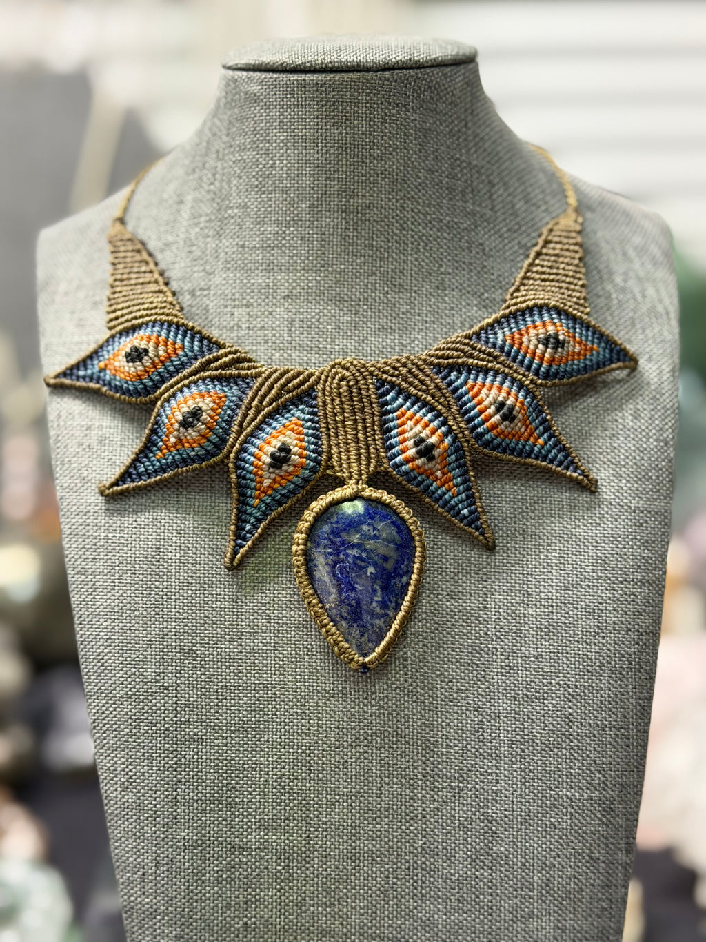 Lapis lazuli adjustable necklace handmade with waxed cord - Collar ajustable de lapis lazuli hecho con hilo encerado
