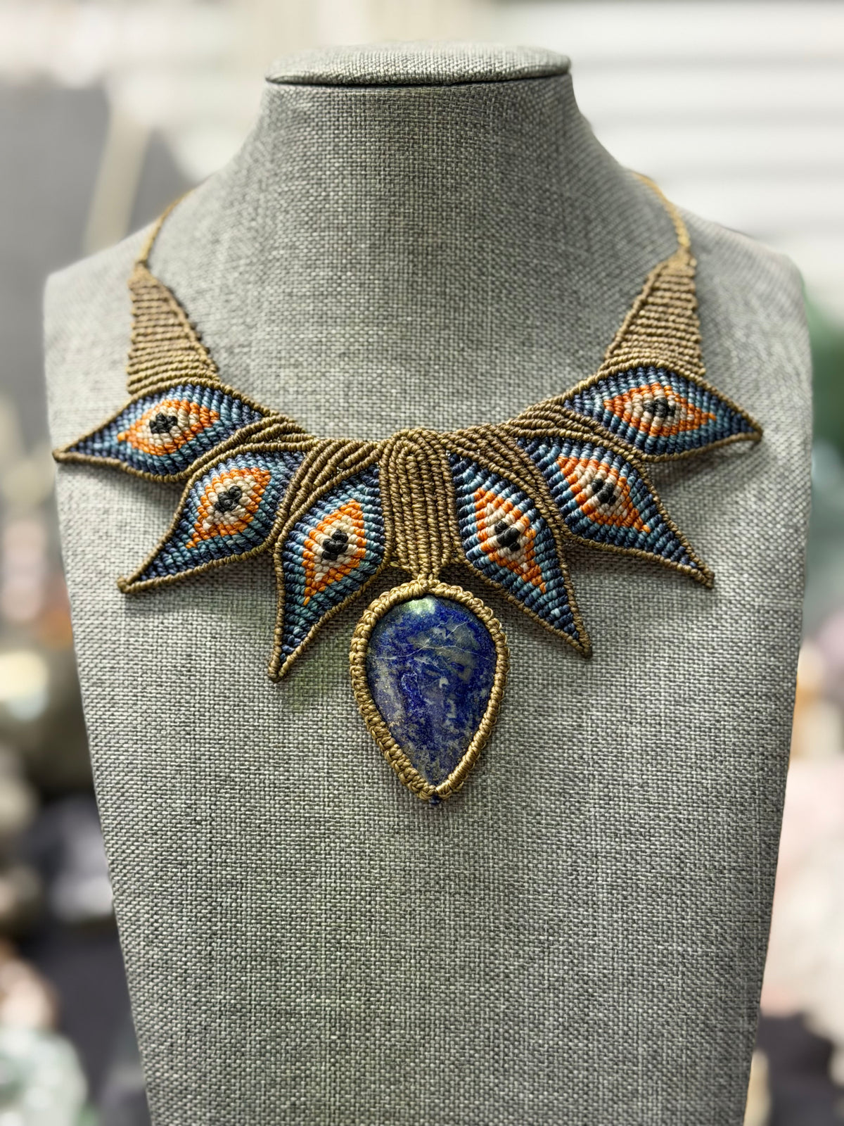 Lapis lazuli adjustable necklace handmade with waxed cord - Collar ajustable de lapis lazuli hecho con hilo encerado