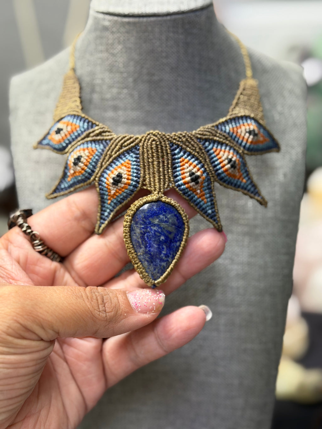 Lapis lazuli adjustable necklace handmade with waxed cord - Collar ajustable de lapis lazuli hecho con hilo encerado