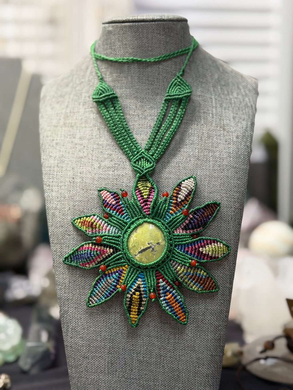 XL Mandala necklace with Peruvian serpentine, adjustable - XL collar de mandala con serpentina peruana