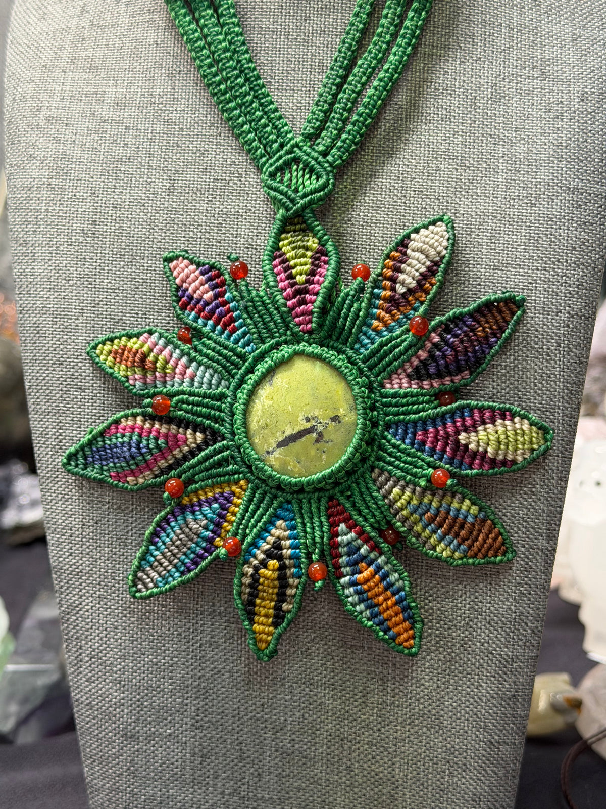 XL Mandala necklace with Peruvian serpentine, adjustable - XL collar de mandala con serpentina peruana